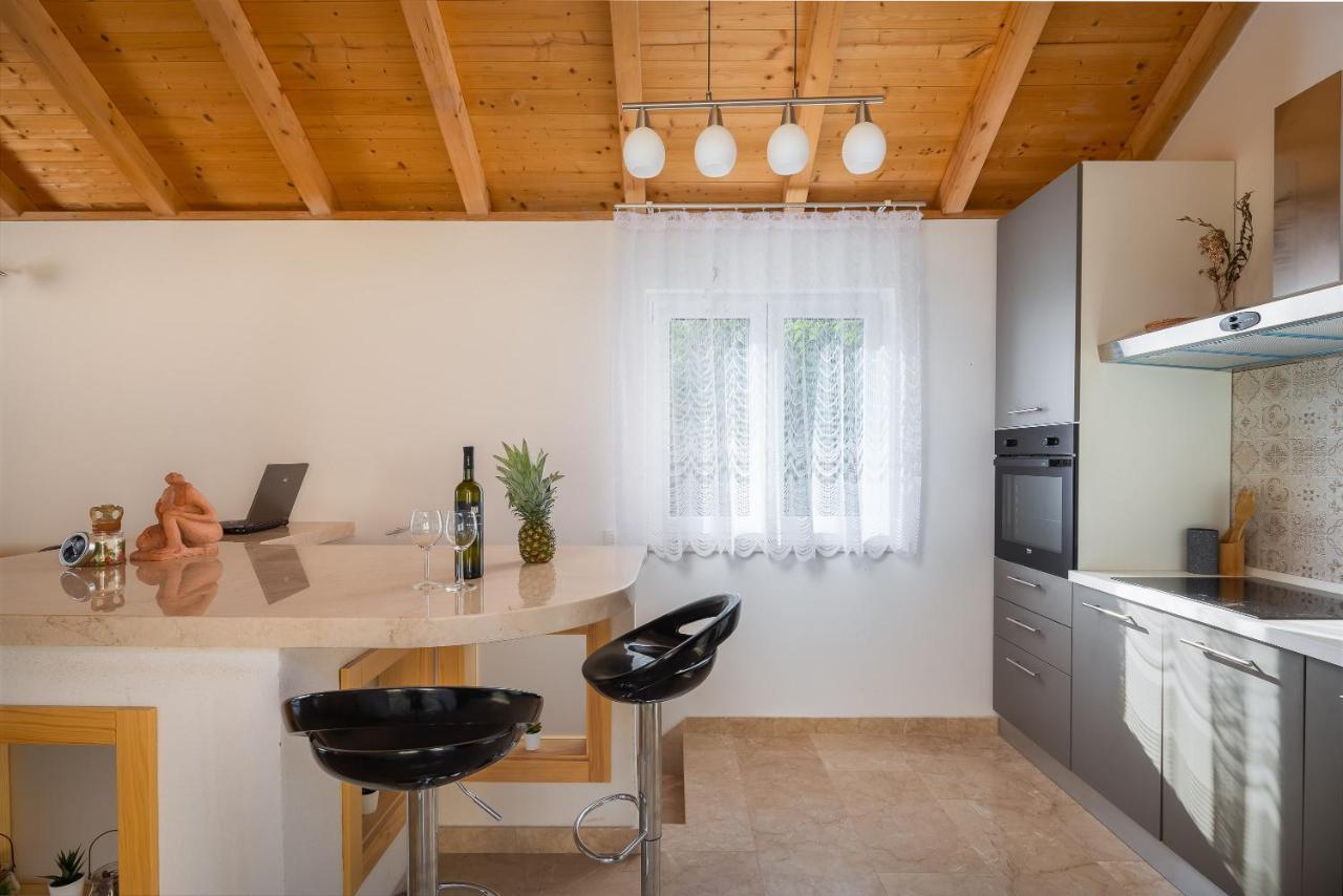 Villa Leoma With Heated Pool Marusici  Exterior foto