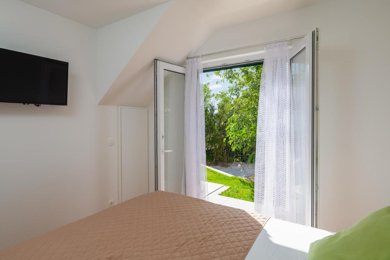 Villa Leoma With Heated Pool Marusici  Exterior foto